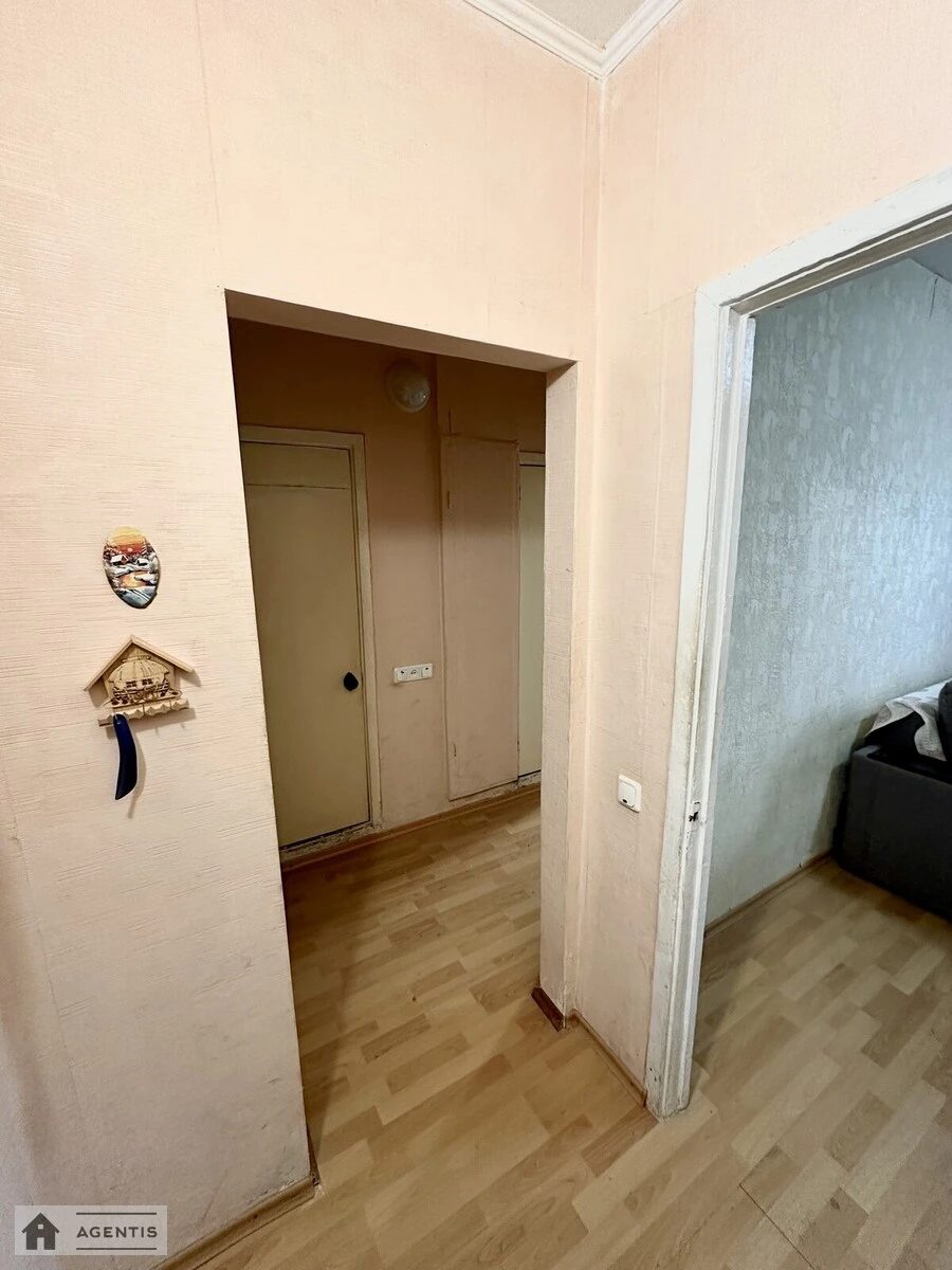 Здам квартиру 1 кімната, 30 m², 2 пов./9 поверхів. 61, Героїв Дніпра 61, Київ. 