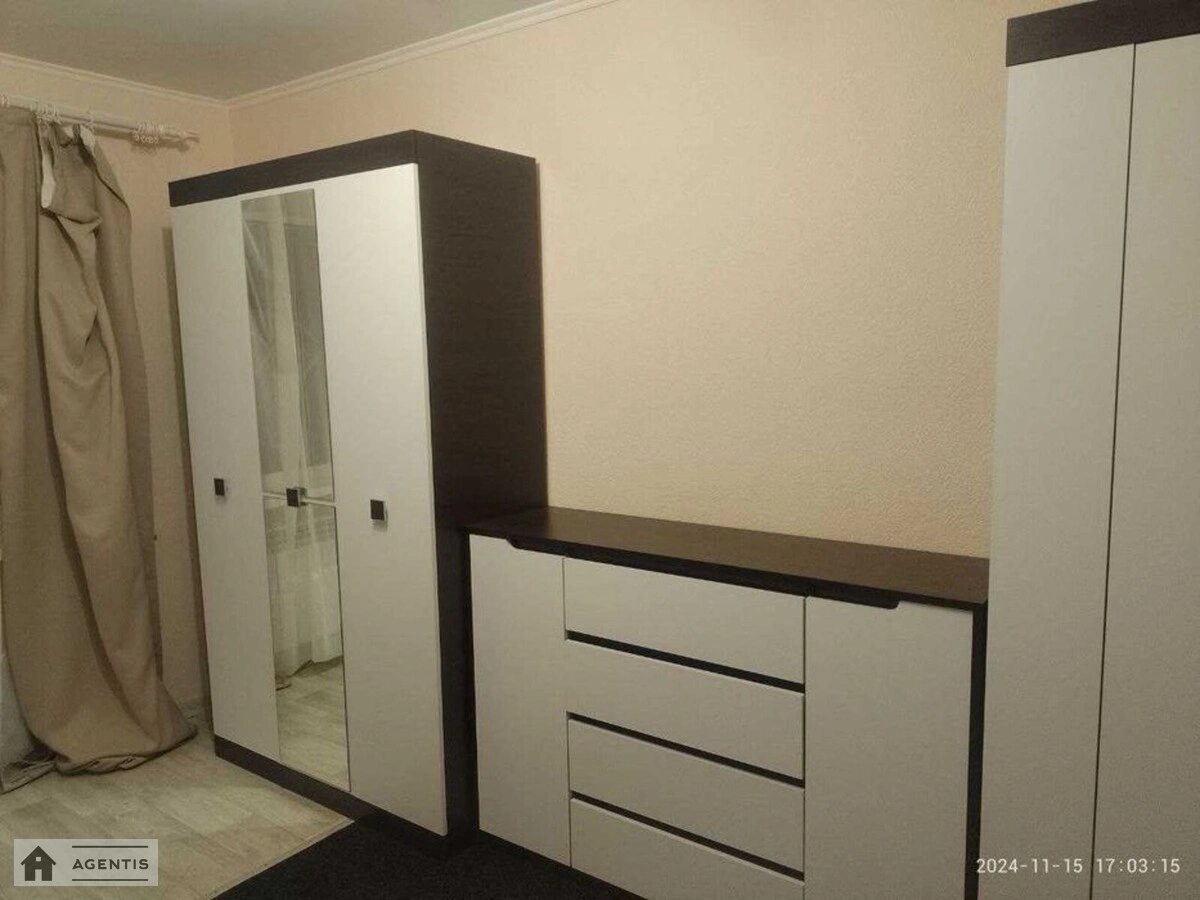 Здам квартиру 2 кімнати, 45 m², 1 пов./5 поверхів. 24, Госпітальна 24, Київ. 