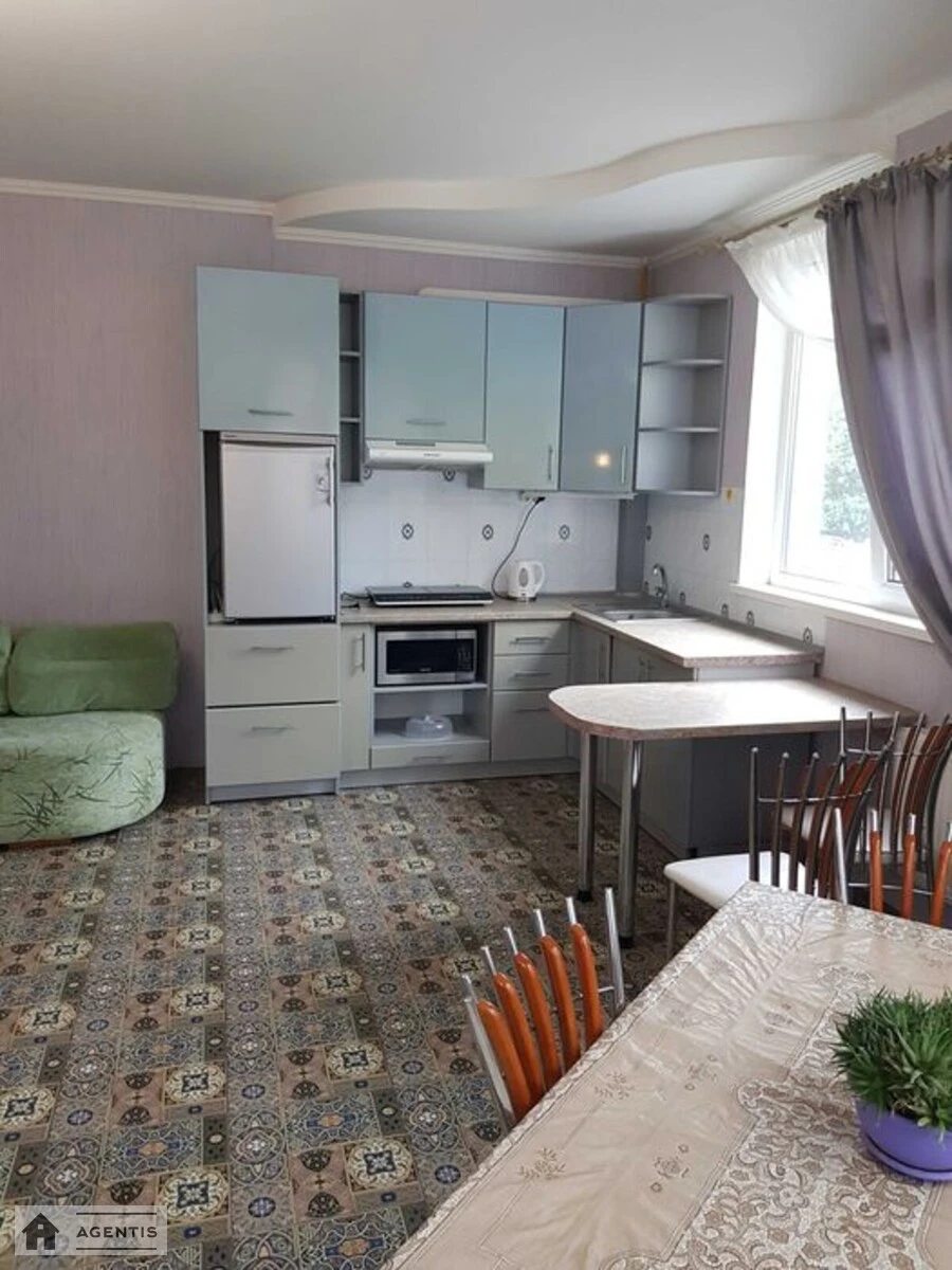 Apartment for rent 1 room, 51 m², 1st fl./3 floors. Klinichna, Kyiv. 