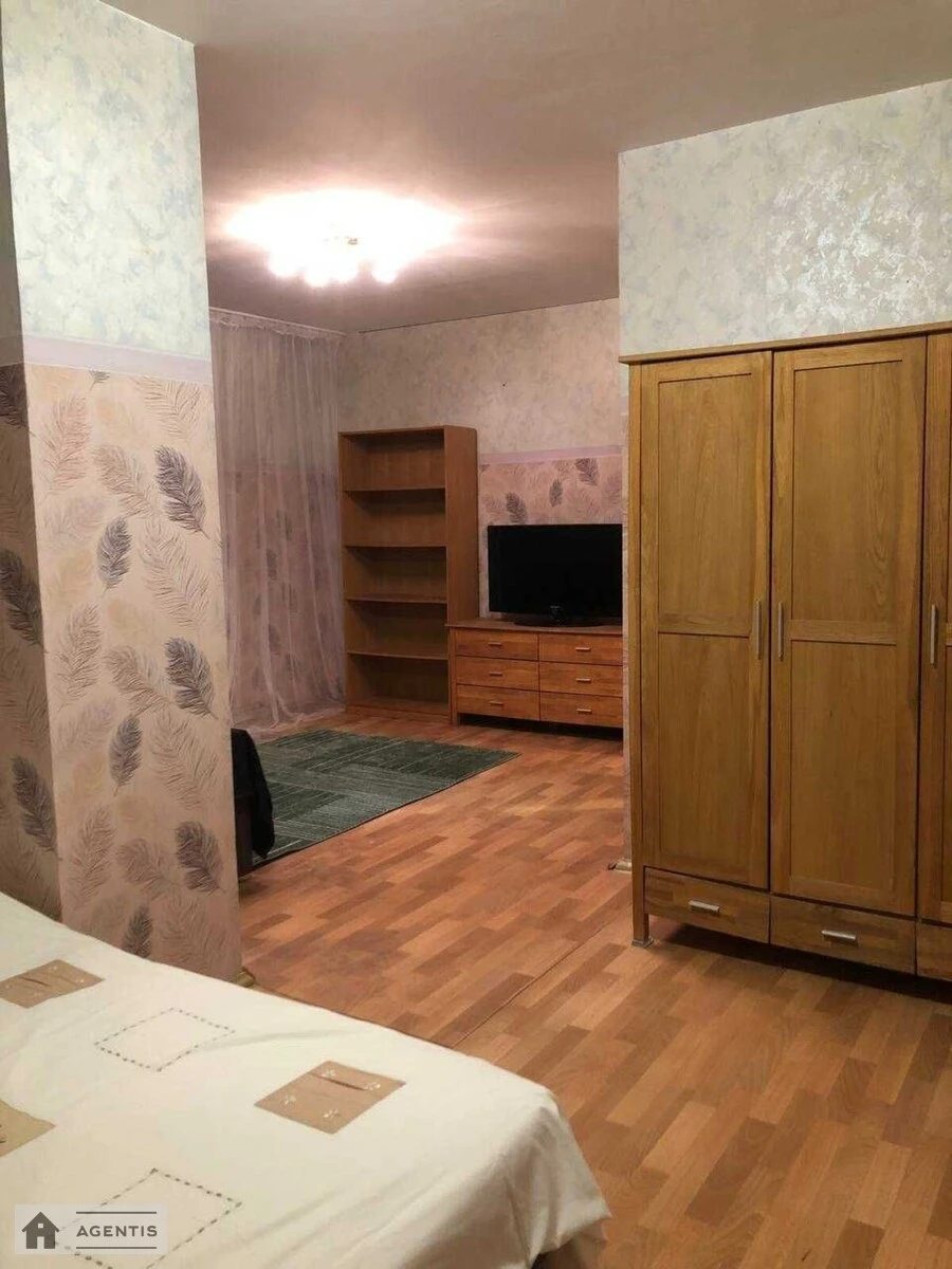 Сдам квартиру 1 комната, 51 m², 21 эт./23 этажа. 8, Макеевская 8, Киев. 