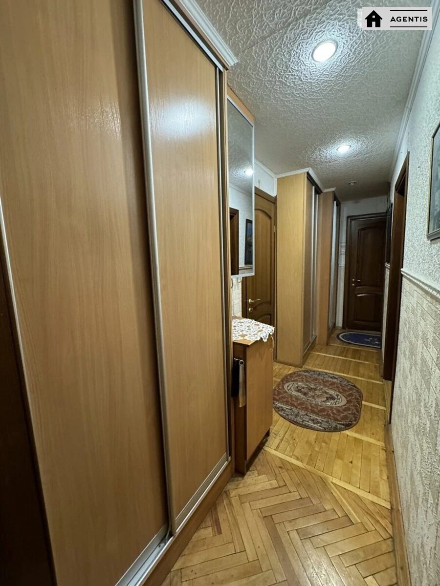 Сдам квартиру 2 комнаты, 52 m², 4 эт./9 этажей. Энтузиастов, Киев. 