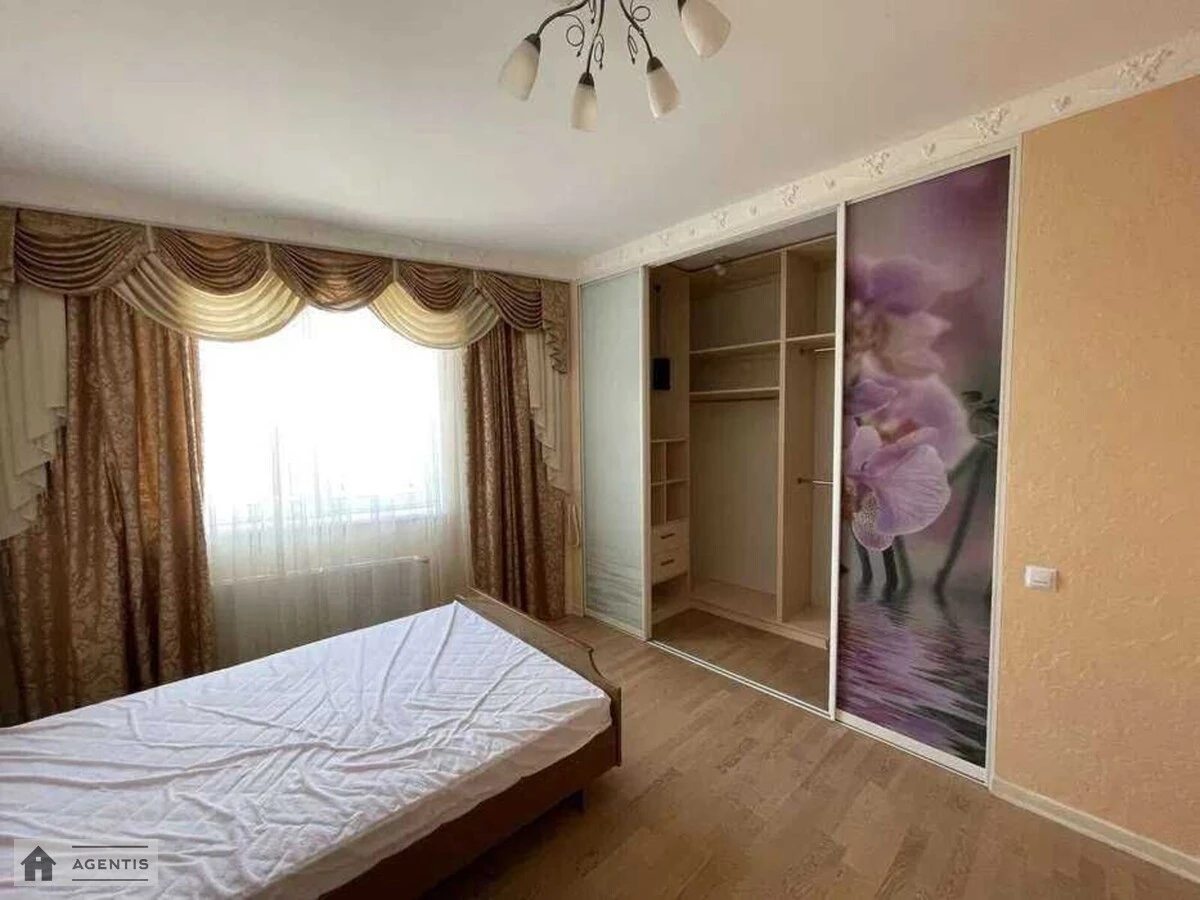 Сдам квартиру 2 комнаты, 56 m², 4 эт./16 этажей. 34, Радистов 34, Киев. 