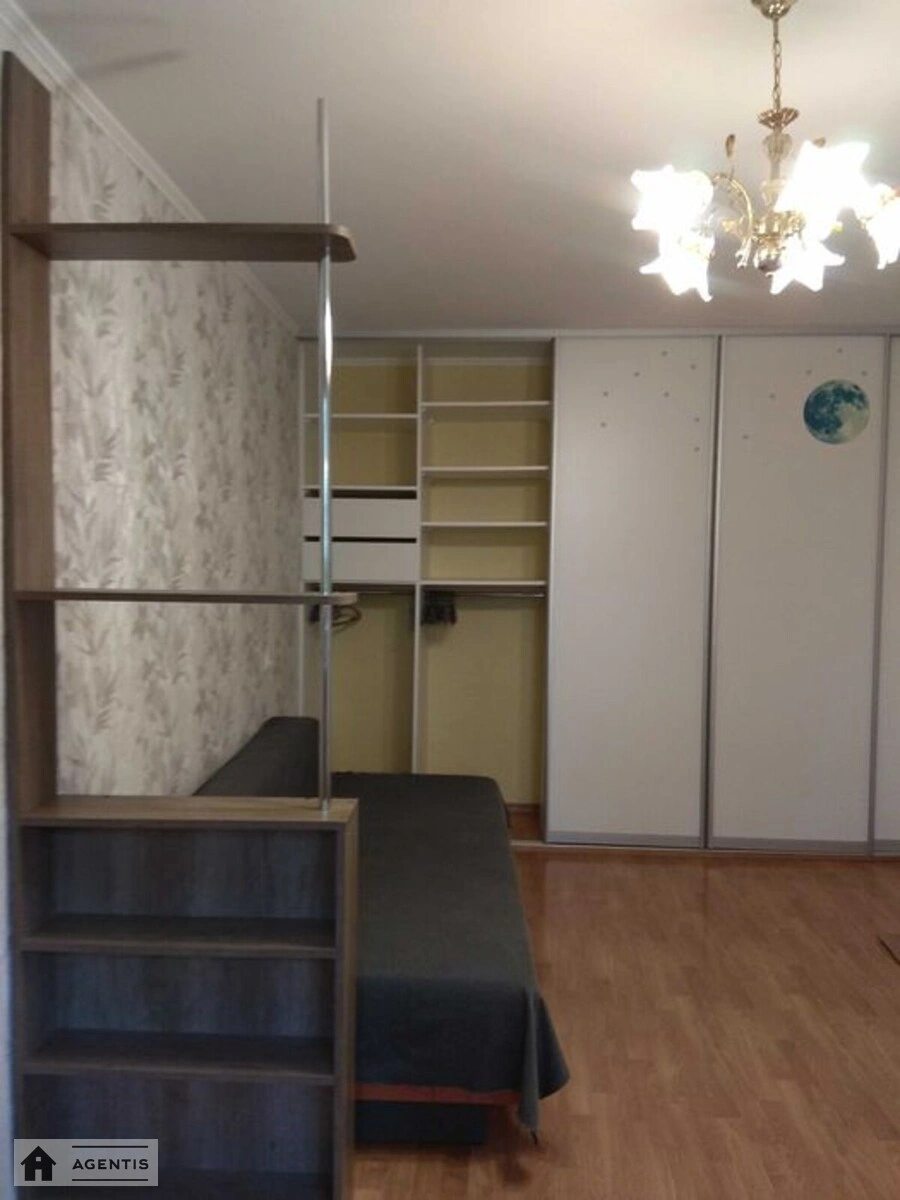 Здам квартиру 2 кімнати, 47 m², 3 пов./5 поверхів. 12, Миколи Василенка вул., Київ. 