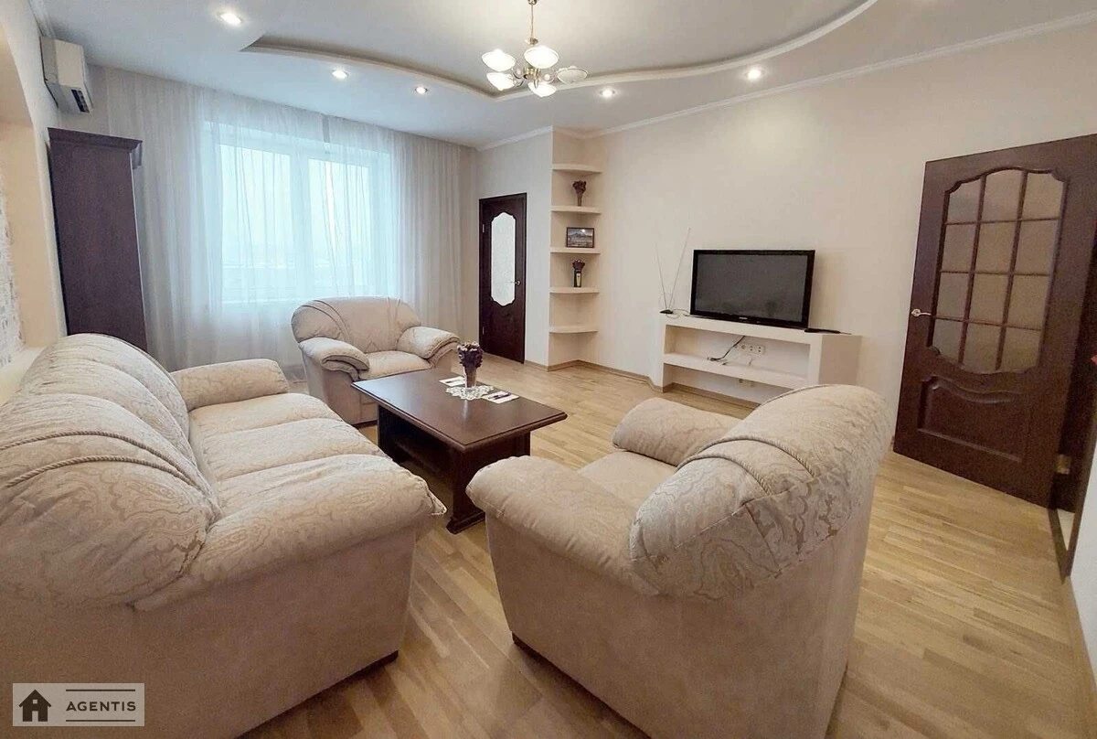 Сдам квартиру 2 комнаты, 90 m², 11 эт./25 этажей. 52, Сечевых Стрельцов 52, Киев. 