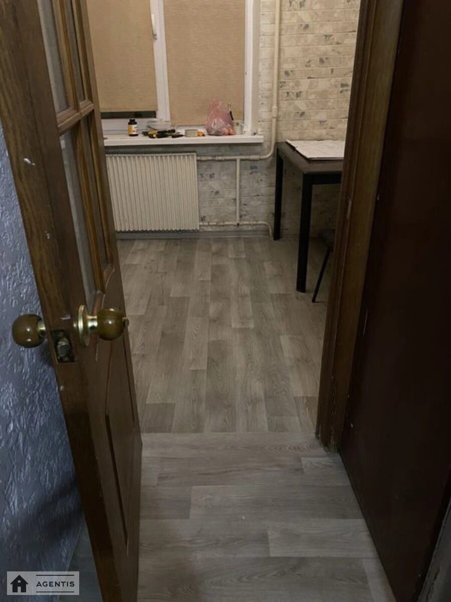 Сдам квартиру 1 комната, 35 m², 1 эт./9 этажей. 4, Йорданська вул. (Лайоша Гавро), Киев. 