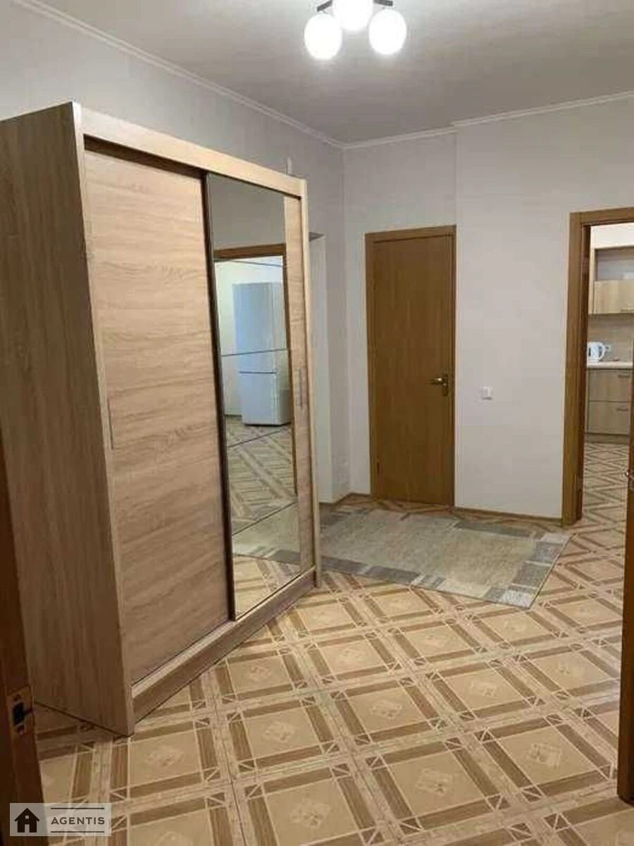 Сдам квартиру 2 комнаты, 56 m², 2 эт./16 этажей. 30, Строителей 30, Киев. 