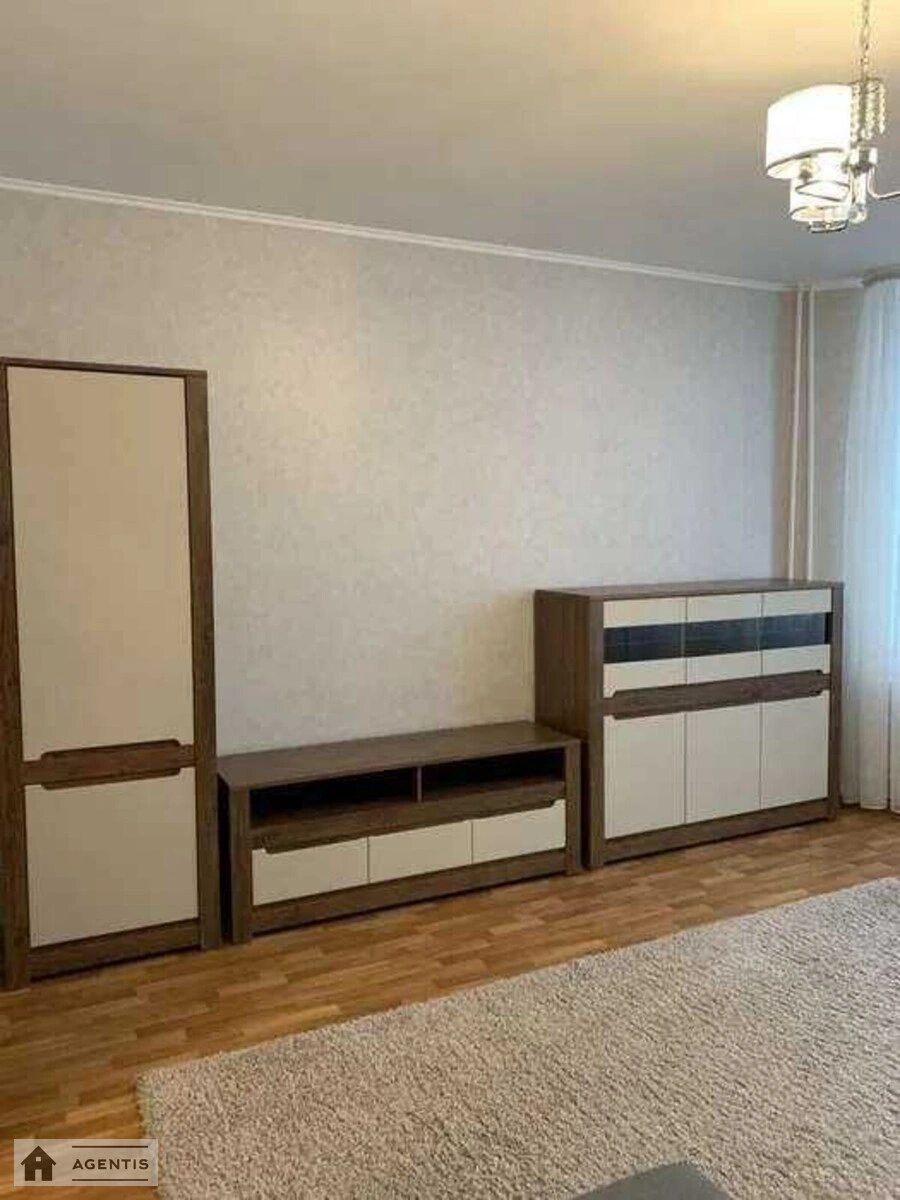 Сдам квартиру 2 комнаты, 56 m², 2 эт./16 этажей. 30, Строителей 30, Киев. 