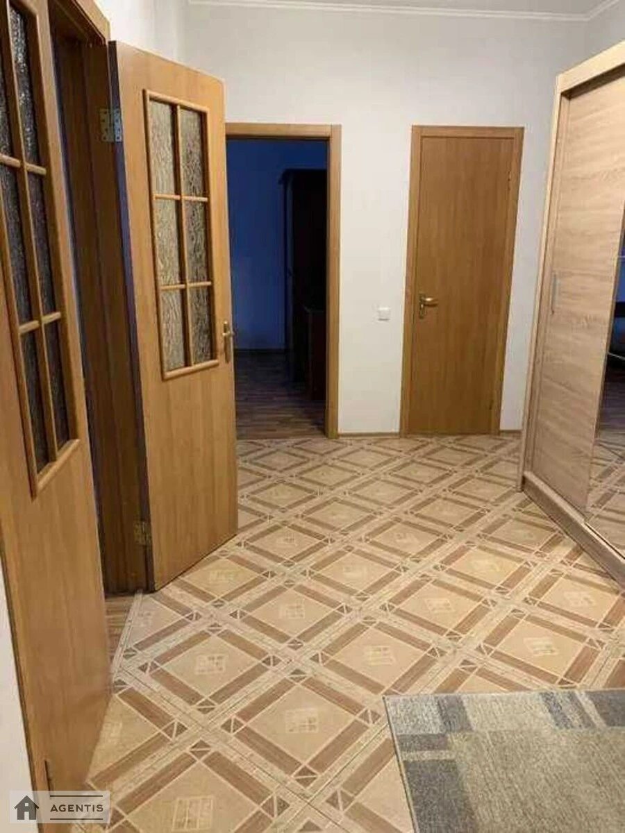 Сдам квартиру 2 комнаты, 56 m², 2 эт./16 этажей. 30, Строителей 30, Киев. 