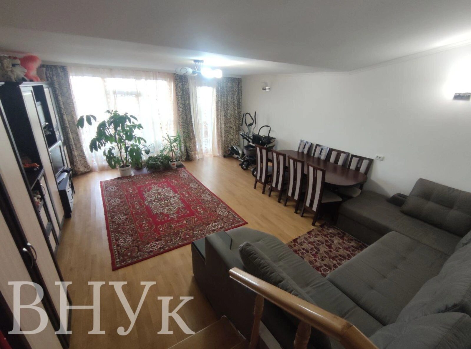 Продаж квартири 3 кімнати, 751 m², 1 пов./9 поверхів. Курбаса Л. вул., Тернопіль. 