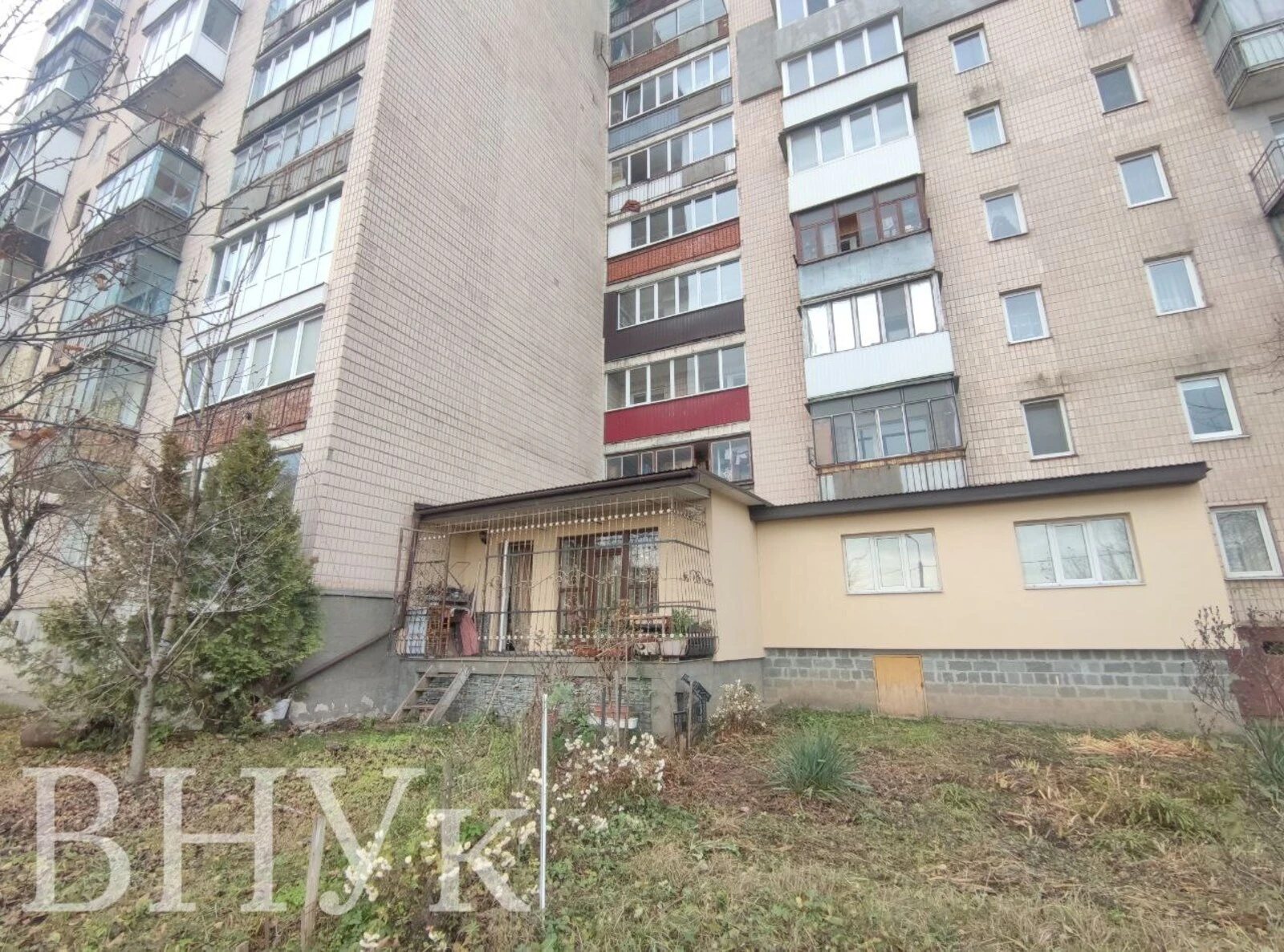 Продаж квартири 3 кімнати, 751 m², 1 пов./9 поверхів. Курбаса Л. вул., Тернопіль. 