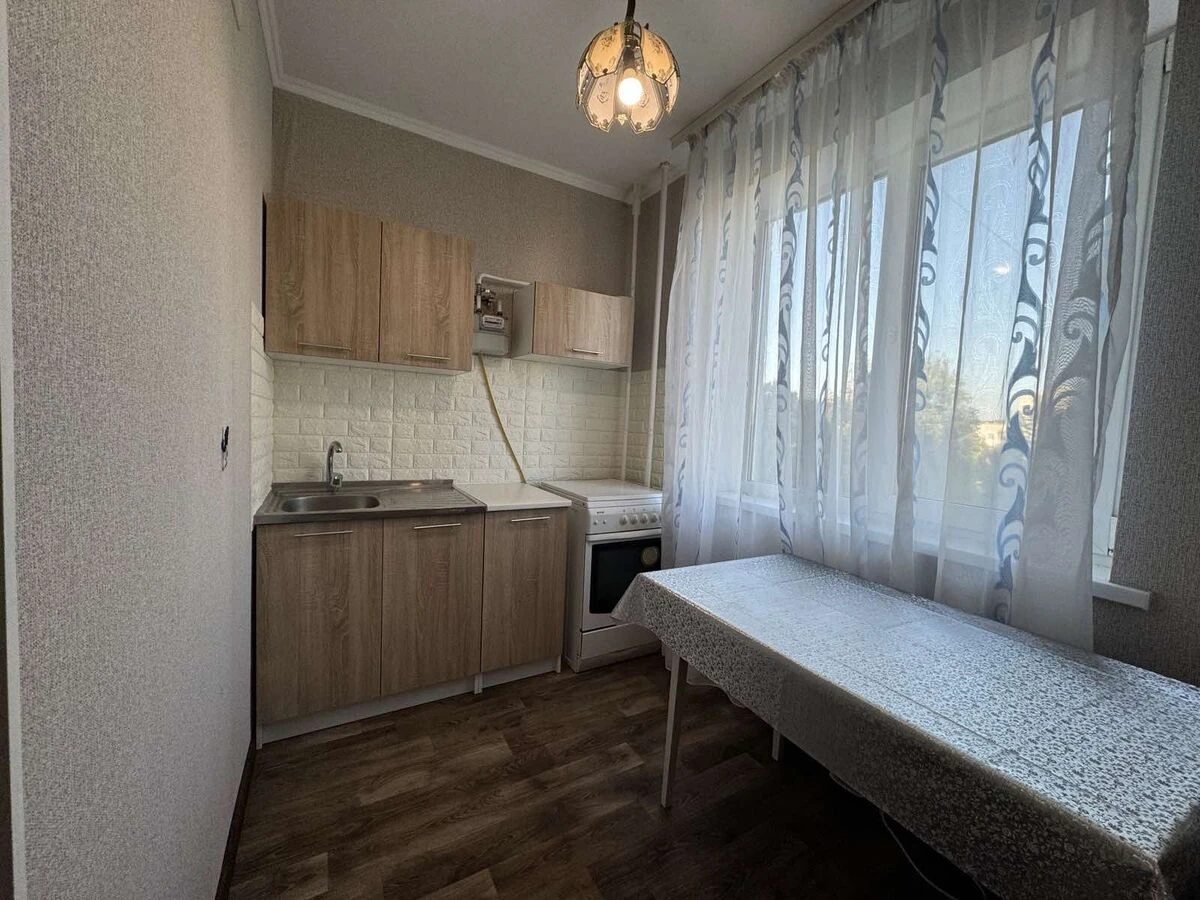 Продажа квартиры 1 комната, 35 m², 5 эт./9 этажей. Віктора Френчка вул.(Бєляєва), Кропивницкий. 