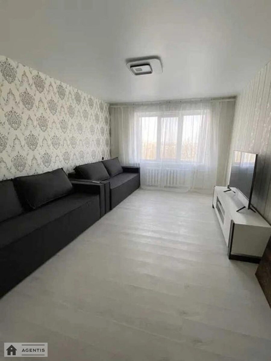 Apartment for rent 3 rooms, 65 m², 4th fl./26 floors. Gogolivska, Kyiv. 