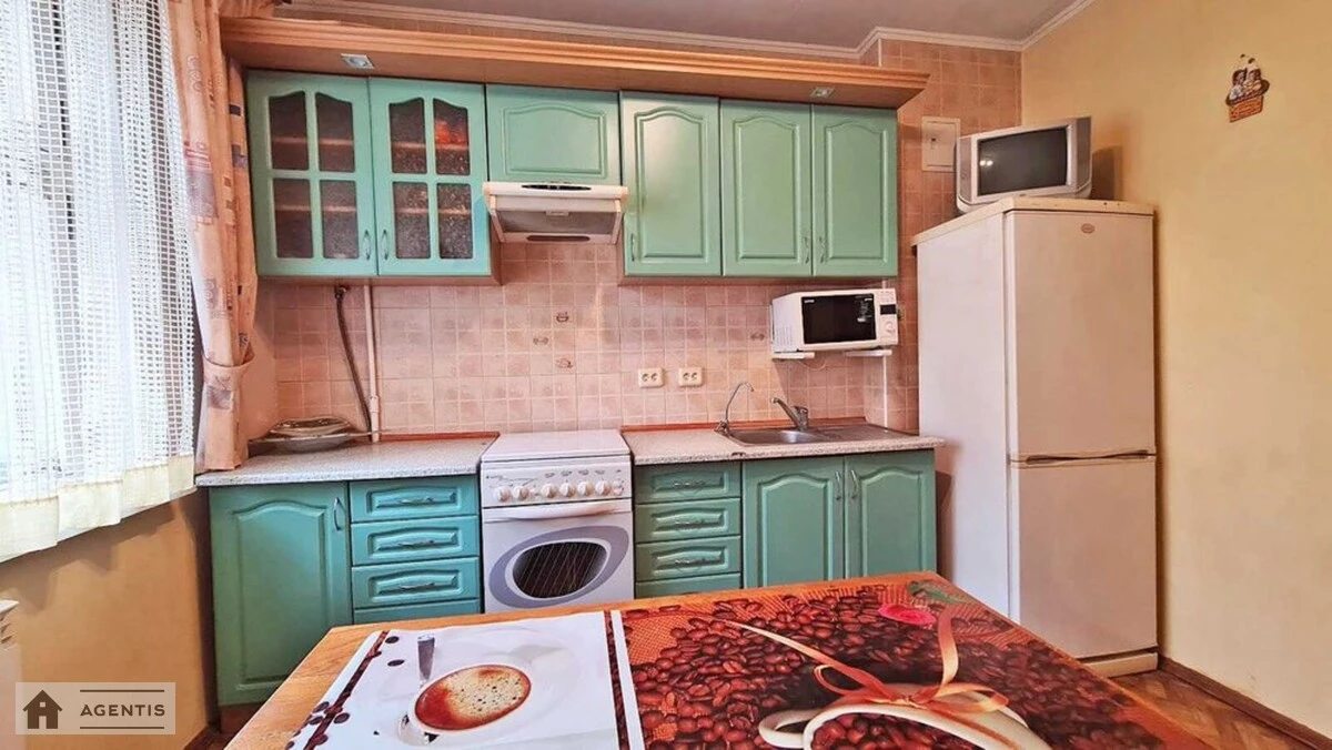 Здам квартиру 3 кімнати, 70 m², 9 пов./9 поверхів. 21, Празька 21, Київ. 