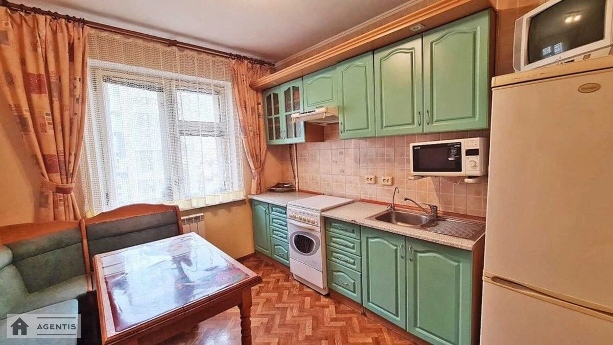 Здам квартиру 3 кімнати, 70 m², 9 пов./9 поверхів. 21, Празька 21, Київ. 