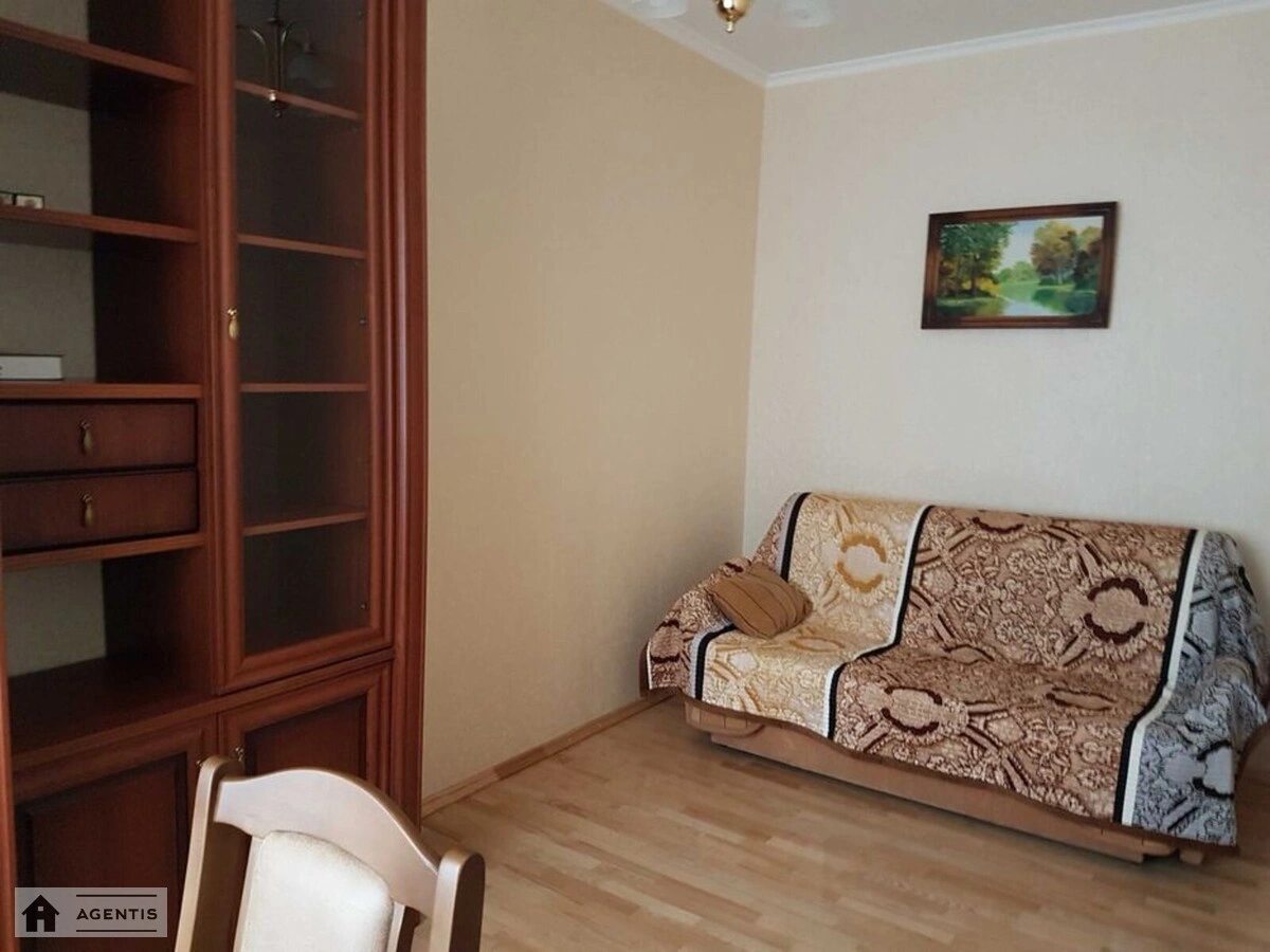 Apartment for rent 3 rooms, 60 m², 3rd fl./5 floors. 13, Lesi Ukrayinky 13, Kyiv. 