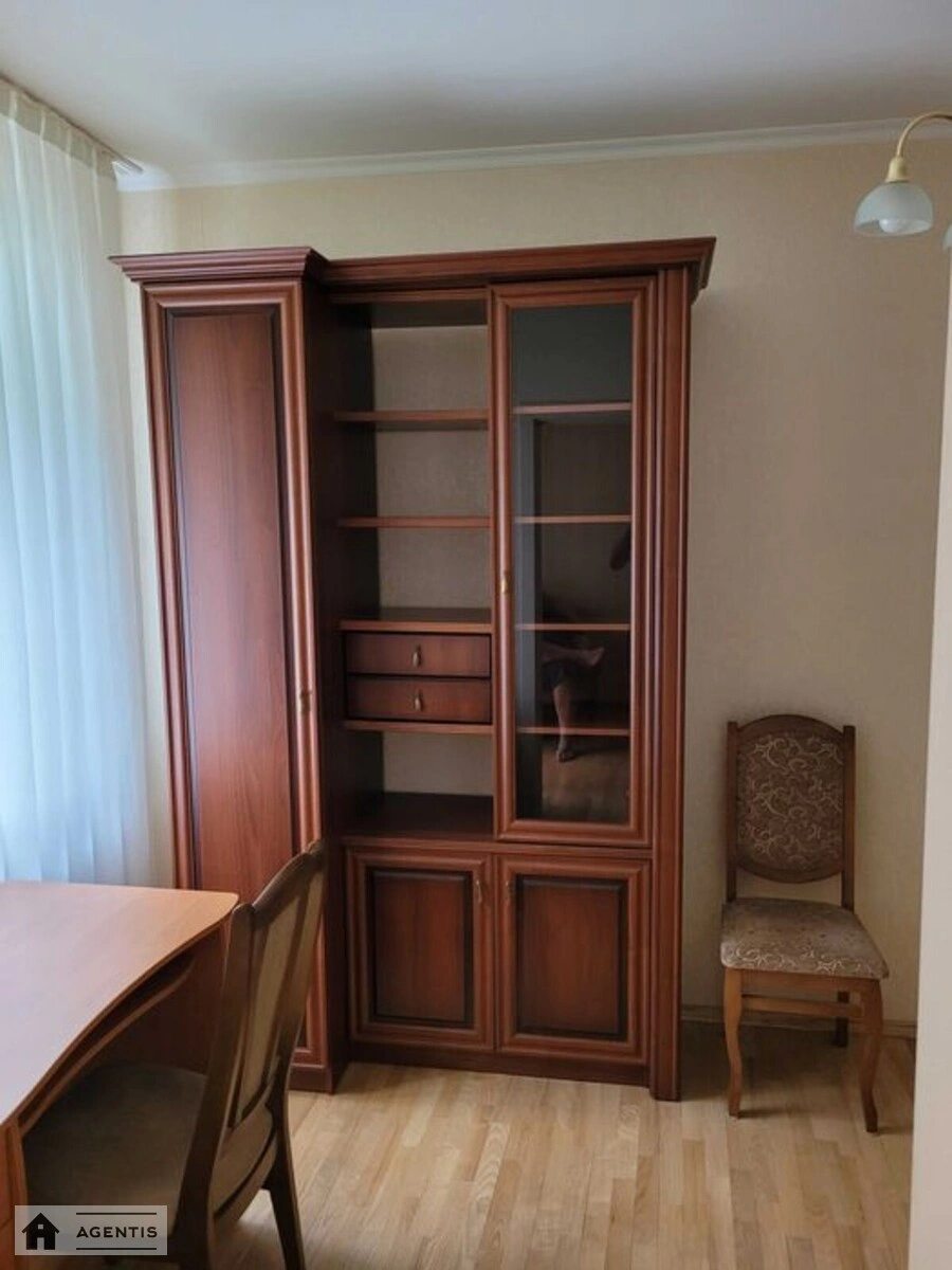 Apartment for rent 3 rooms, 60 m², 3rd fl./5 floors. 13, Lesi Ukrayinky 13, Kyiv. 