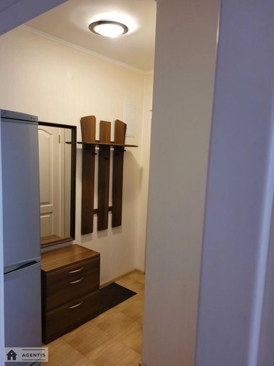 Apartment for rent 3 rooms, 60 m², 3rd fl./5 floors. 13, Lesi Ukrayinky 13, Kyiv. 