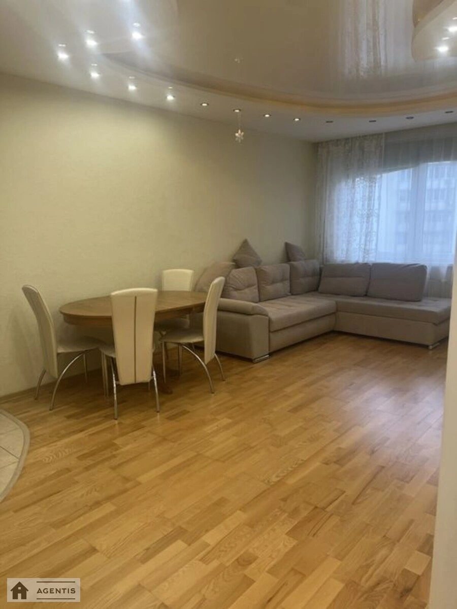 Сдам квартиру 2 комнаты, 89 m², 9 эт./24 этажа. Демиевская, Киев. 