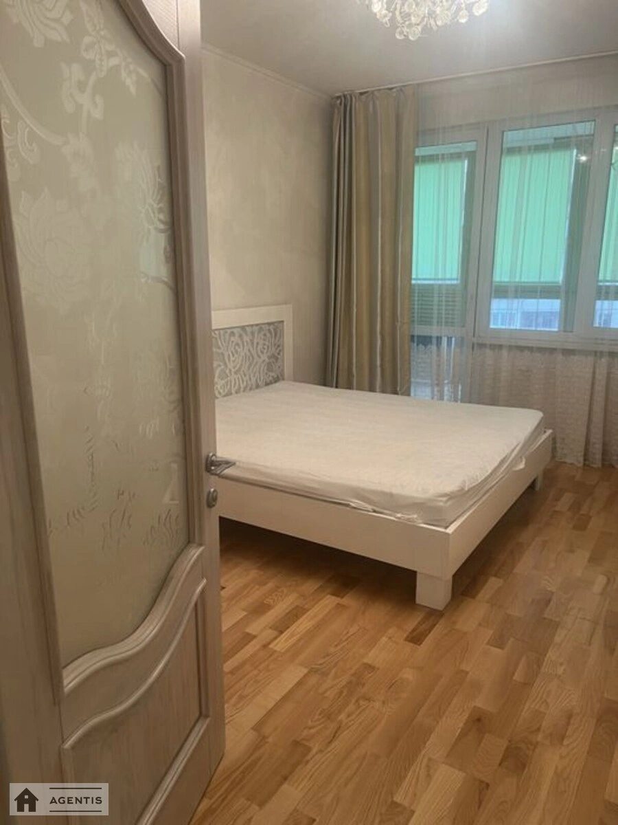 Сдам квартиру 2 комнаты, 89 m², 9 эт./24 этажа. Демиевская, Киев. 