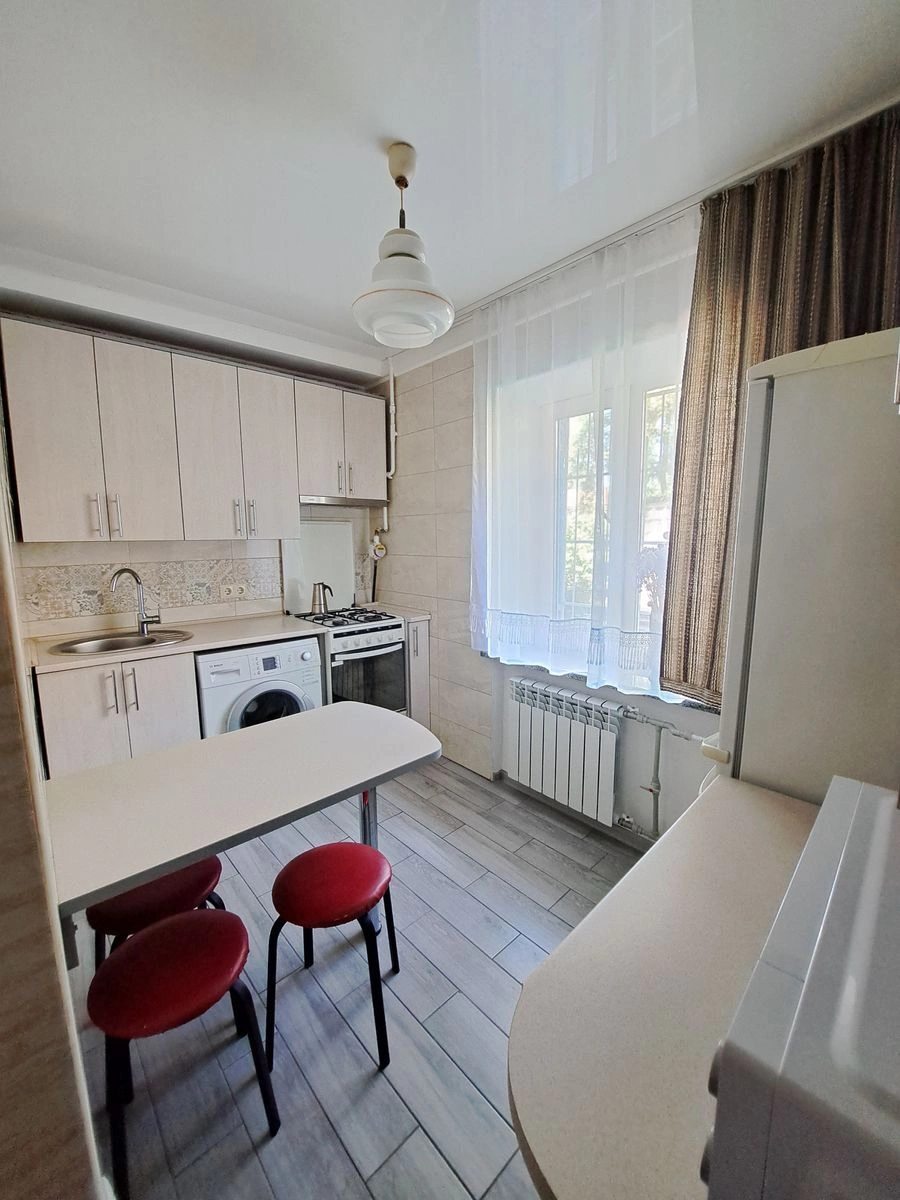 Apartment for rent 2 rooms, 45 m², 1st fl./5 floors. 5, Vavilovih 5, Kyiv. 