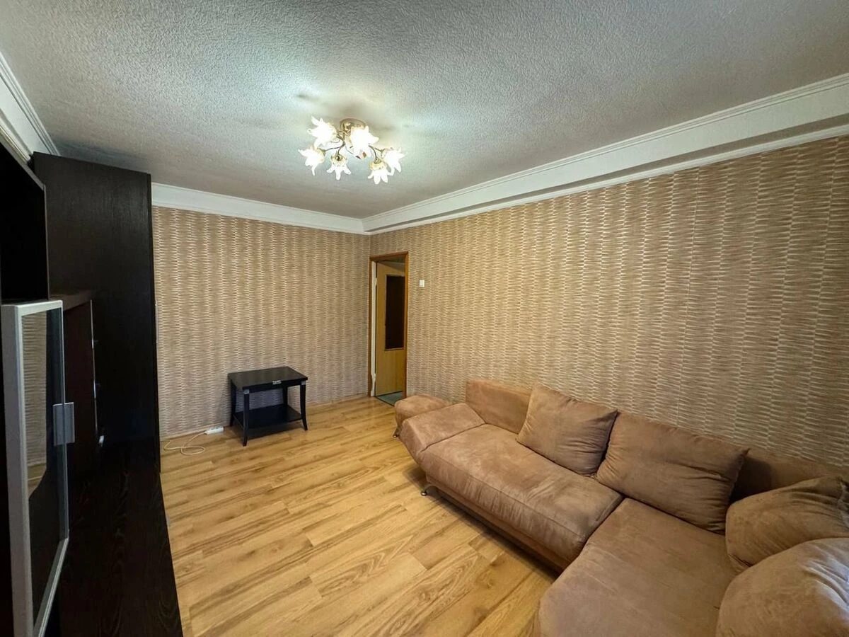 Apartment for rent 2 rooms, 444 m², 1st fl./5 floors. 10, Pavla Virskoho bulv. Saratovska, Kyiv. 