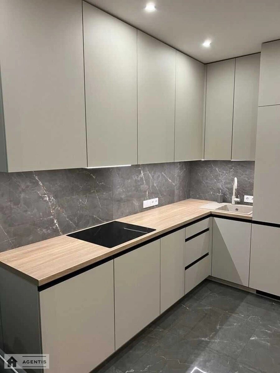 Сдам квартиру 1 комната, 44 m², 7 эт./18 этажей. 7, Фортечний тупик (Тверський), Киев. 