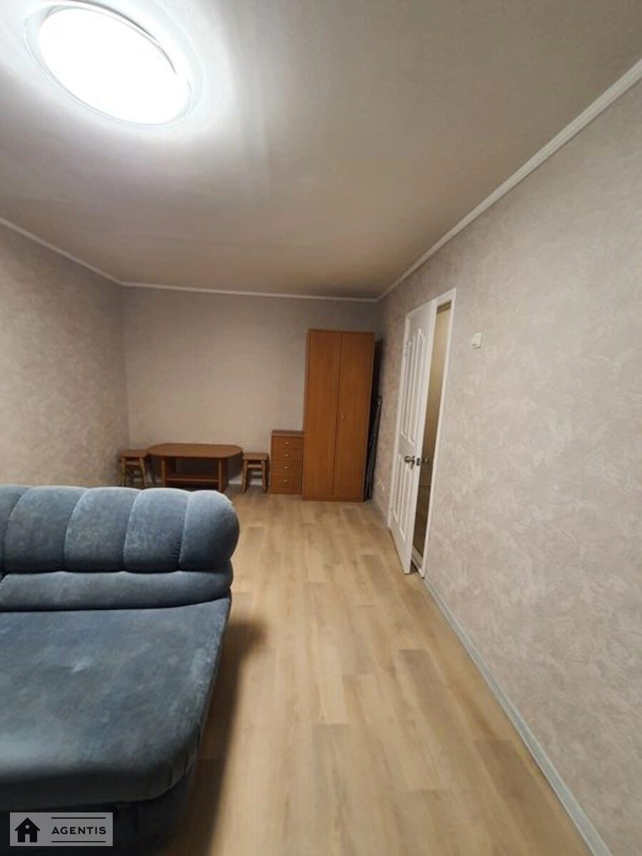 Apartment for rent 1 room, 32 m², 1st fl./5 floors. 3, Oleny Telihy vul., Kyiv. 