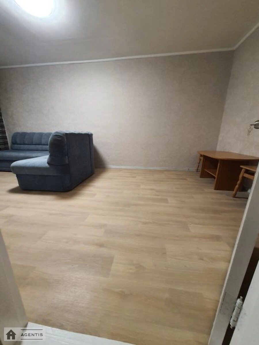 Apartment for rent 1 room, 32 m², 1st fl./5 floors. 3, Oleny Telihy vul., Kyiv. 