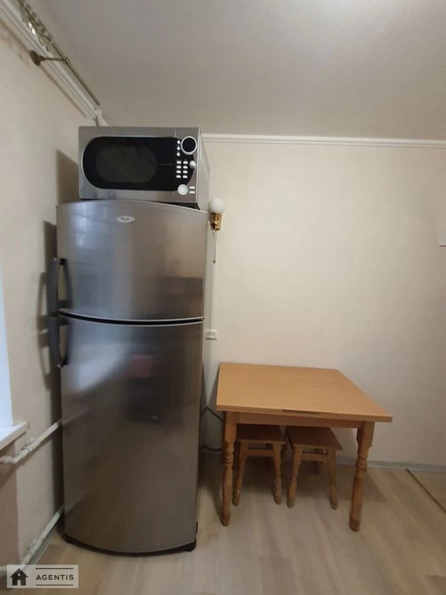 Apartment for rent 1 room, 32 m², 1st fl./5 floors. 3, Oleny Telihy vul., Kyiv. 