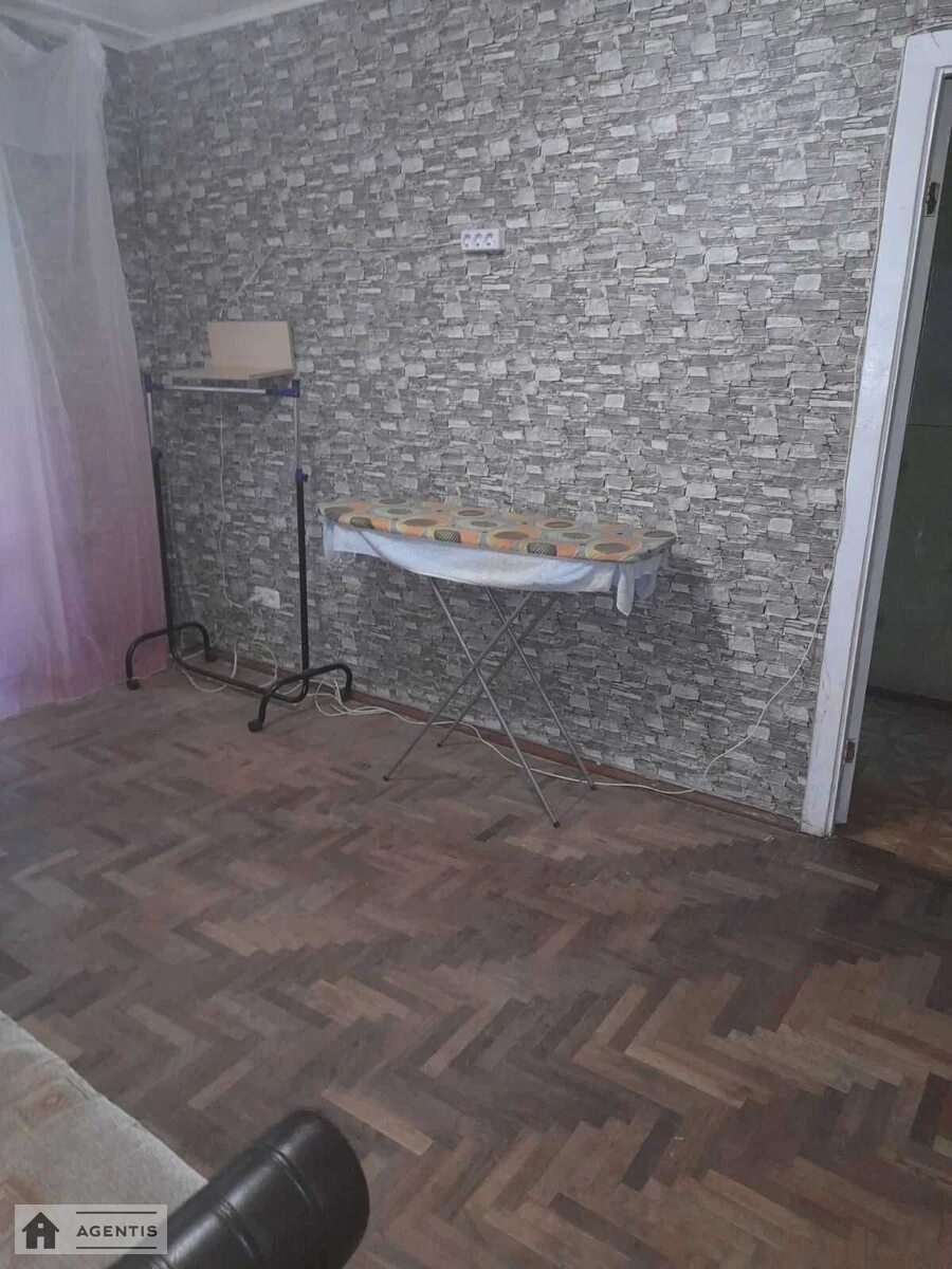 Сдам квартиру 1 комната, 30 m², 1 эт./9 этажей. 11, Галицкая 11, Киев. 