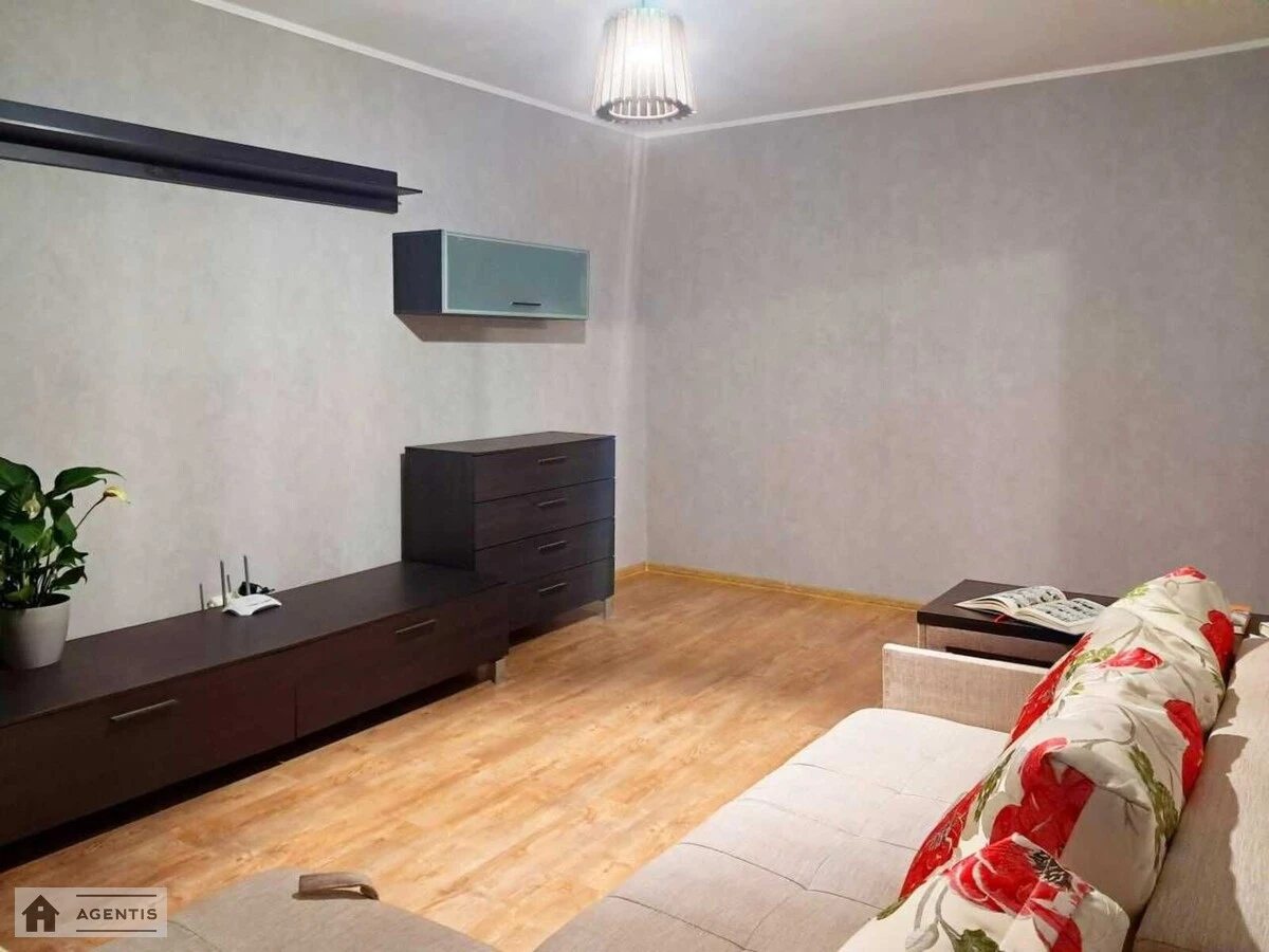 Apartment for rent 1 room, 38 m², 7th fl./9 floors. 8, Ruden , Kyiv. 