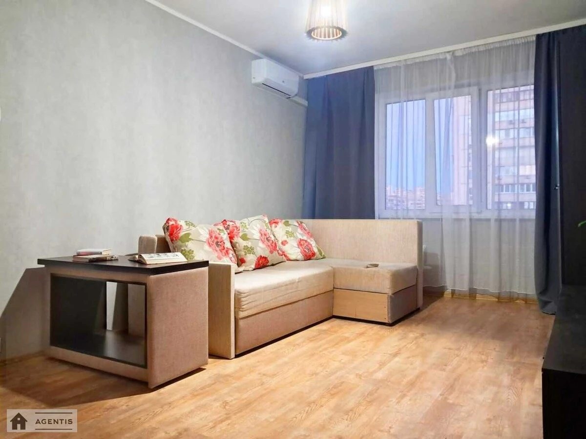 Apartment for rent 1 room, 38 m², 7th fl./9 floors. 8, Ruden , Kyiv. 