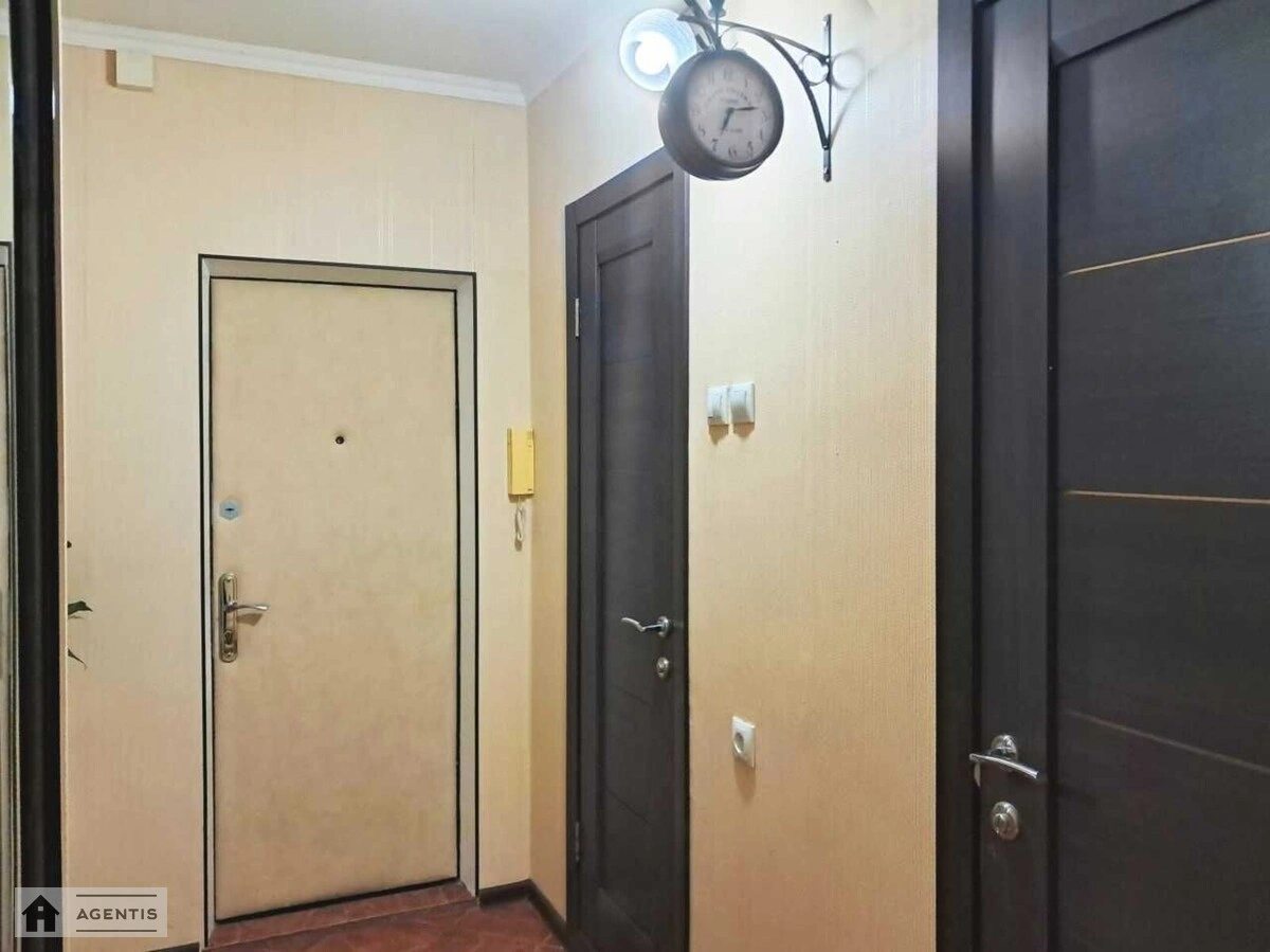 Apartment for rent 1 room, 38 m², 7th fl./9 floors. 8, Ruden , Kyiv. 