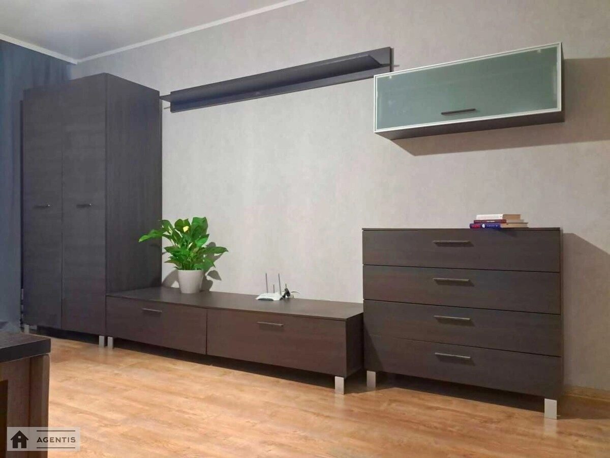 Apartment for rent 1 room, 38 m², 7th fl./9 floors. 8, Ruden , Kyiv. 