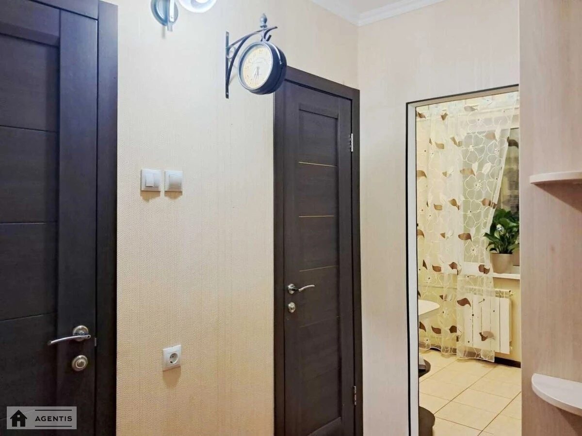 Apartment for rent 1 room, 38 m², 7th fl./9 floors. 8, Ruden , Kyiv. 