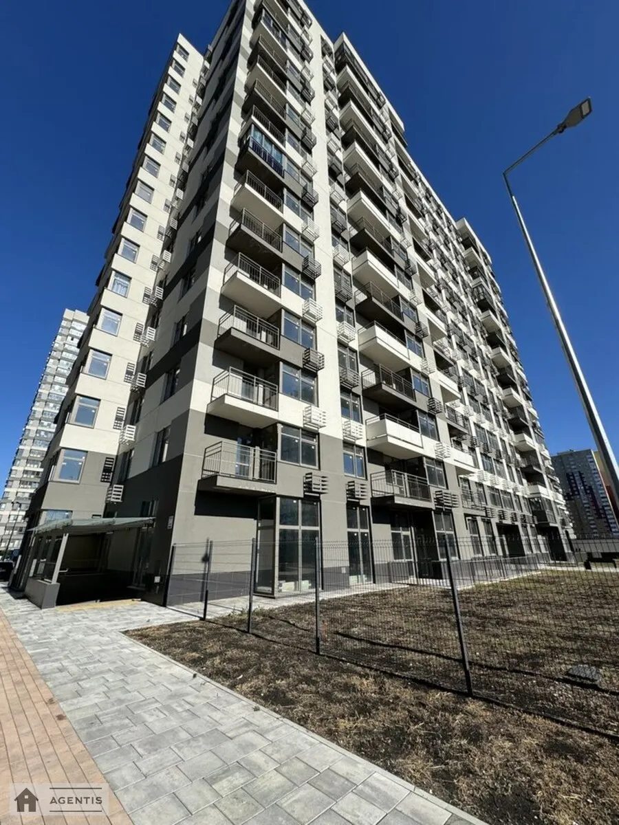 Сдам квартиру 2 комнаты, 54 m², 1 эт./16 этажей. Олександра Олеся вул., Киев. 