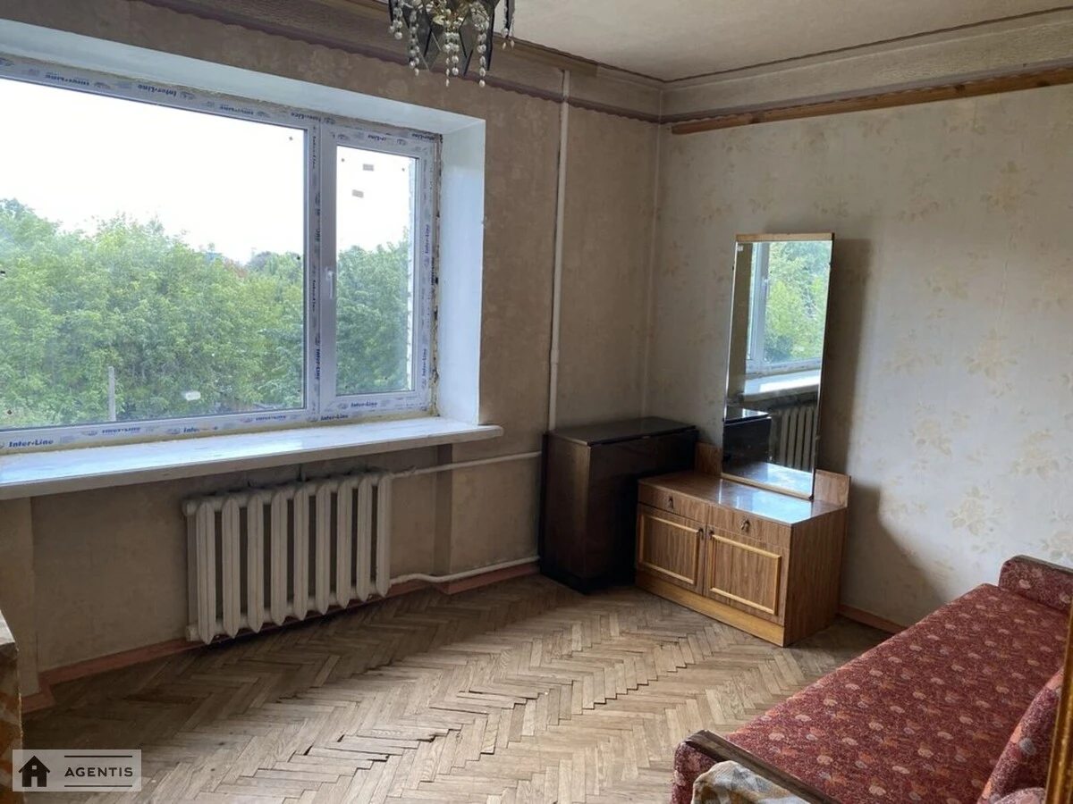 Сдам квартиру 2 комнаты, 42 m², 5 эт./9 этажей. 4, Лаврська вул., Киев. 