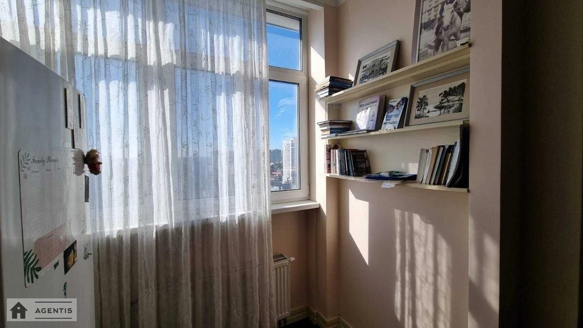 Сдам квартиру 2 комнаты, 80 m², 18 эт./27 этажей. 15, Соломянська вул., Киев. 