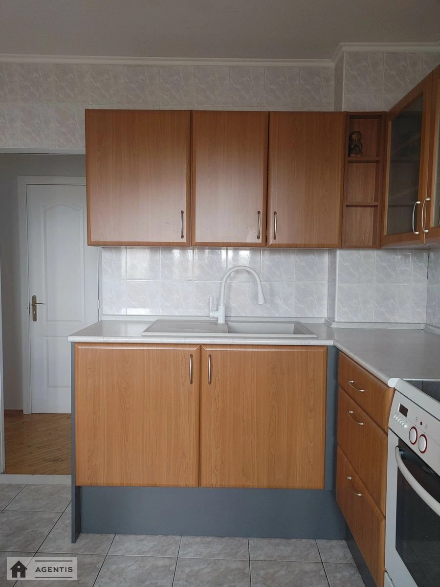 Здам квартиру 2 кімнати, 56 m², 12 пов./16 поверхів. 8, Загорівська вул. (Багговутівська), Київ. 