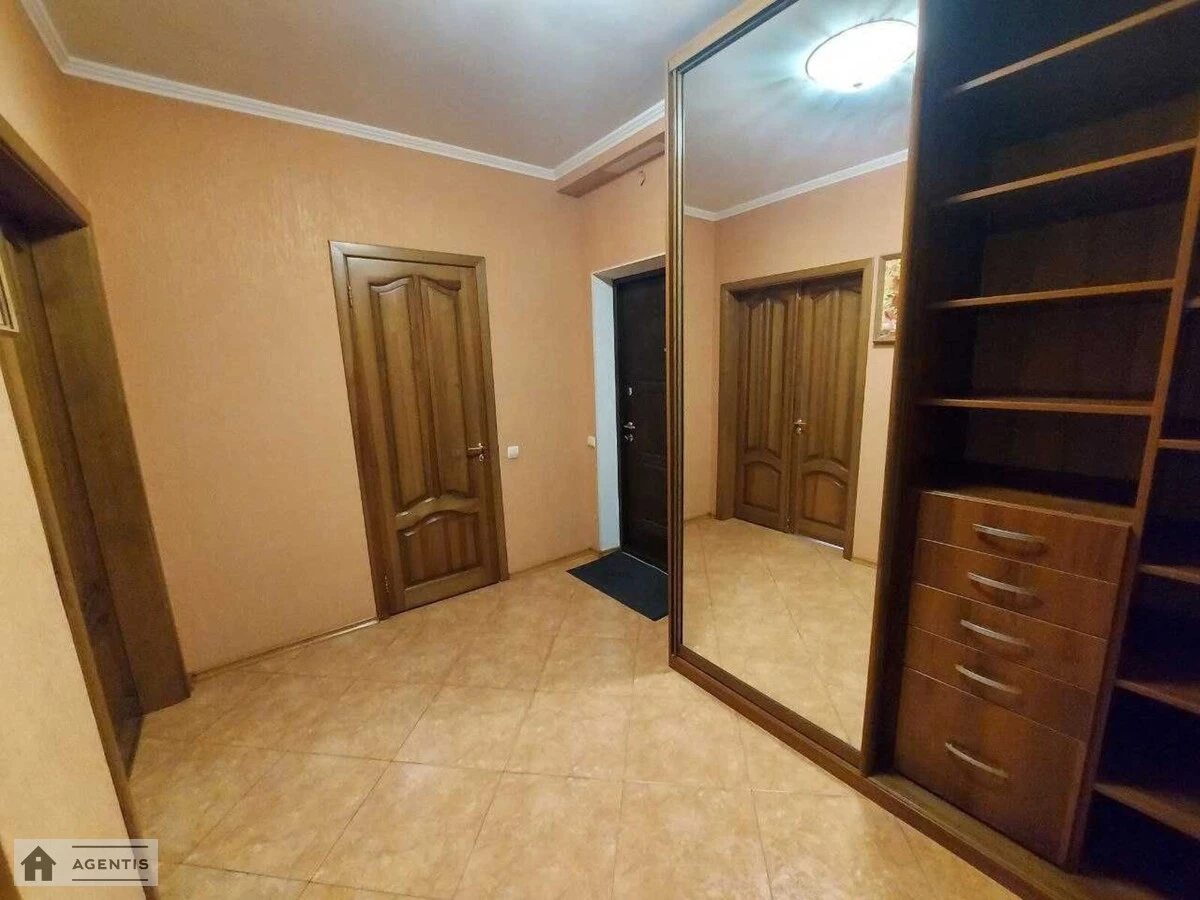 Сдам квартиру 1 комната, 57 m², 10 эт./25 этажей. 13, Голосеевская 13, Киев. 