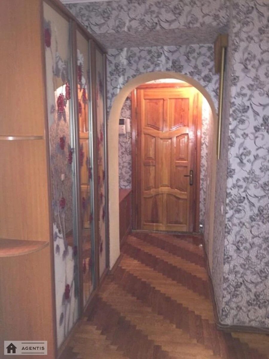 Сдам квартиру 4 комнаты, 96 m², 4 эт./7 этажей. 47, Оболонская 47, Киев. 