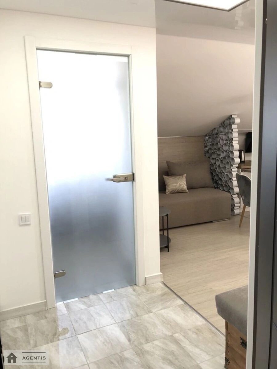 Сдам квартиру 1 комната, 35 m², 3 эт./3 этажа. 16, Байрона вул. (Одоєвського), Киев. 