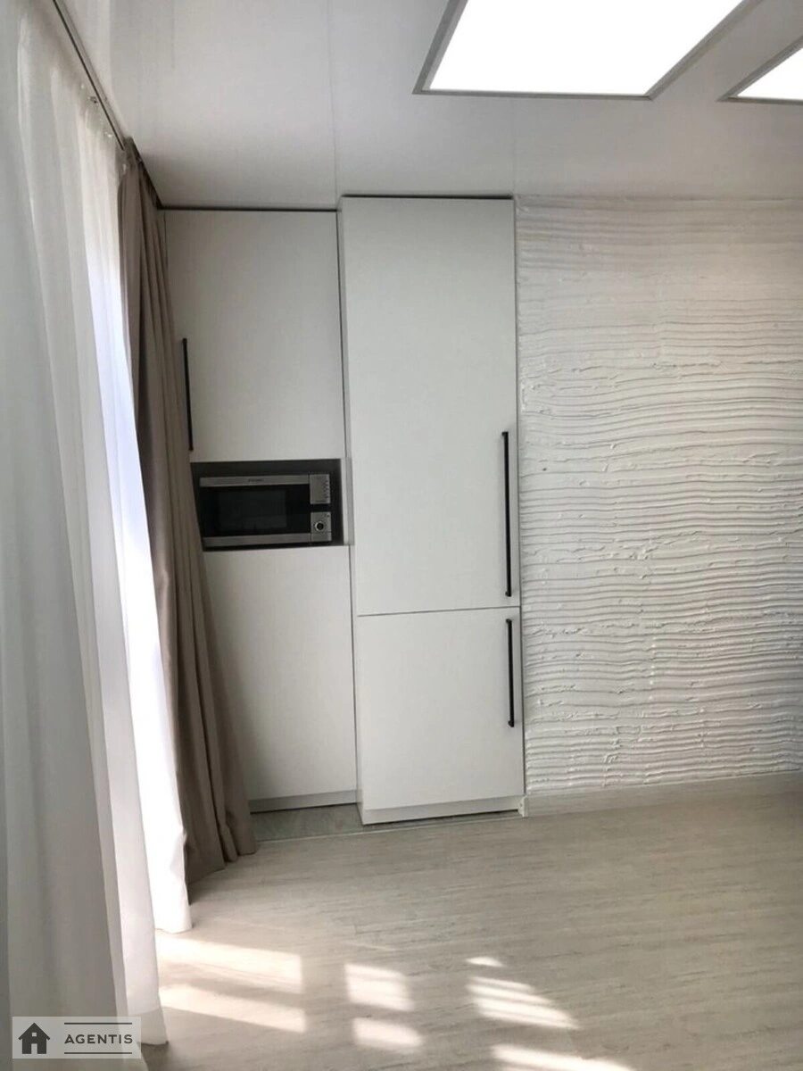 Сдам квартиру 1 комната, 35 m², 3 эт./3 этажа. 16, Байрона вул. (Одоєвського), Киев. 