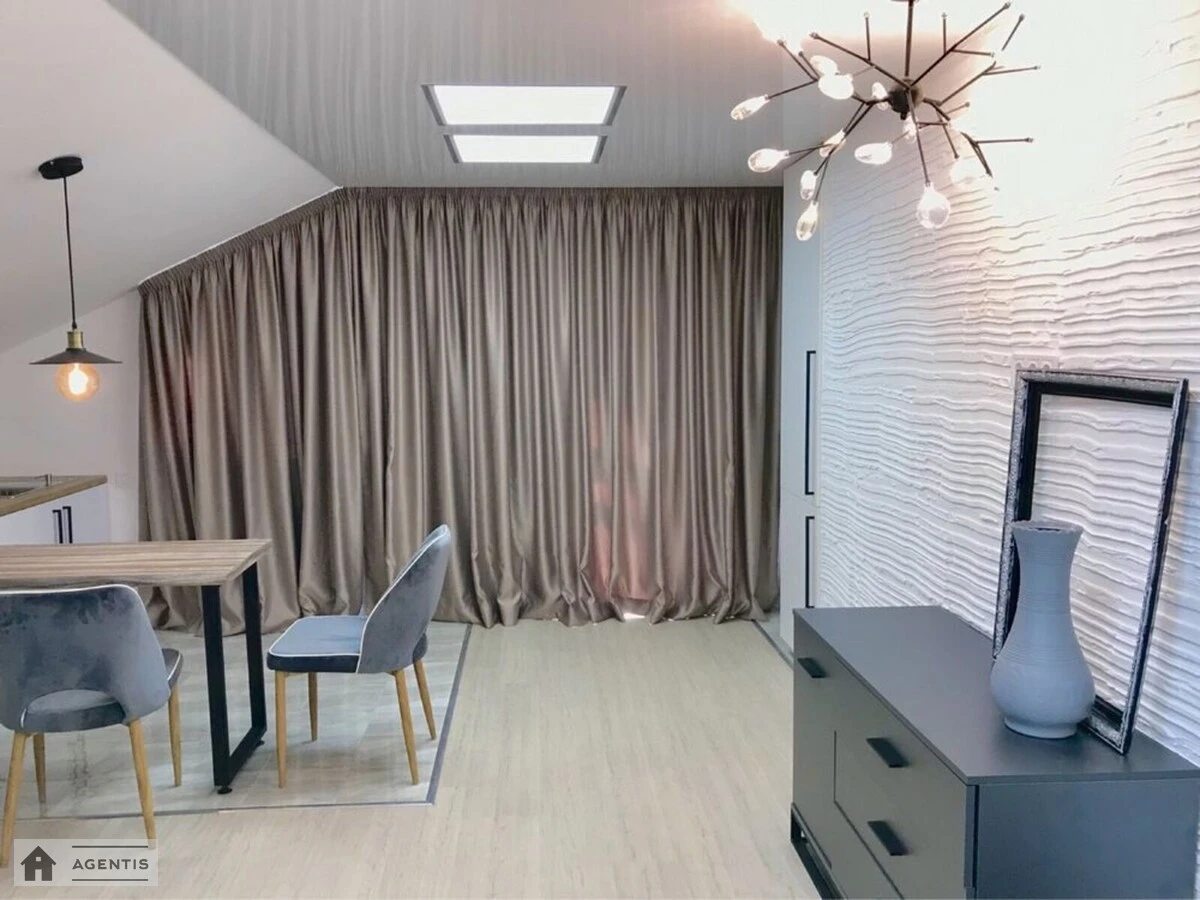 Сдам квартиру 1 комната, 35 m², 3 эт./3 этажа. 16, Байрона вул. (Одоєвського), Киев. 