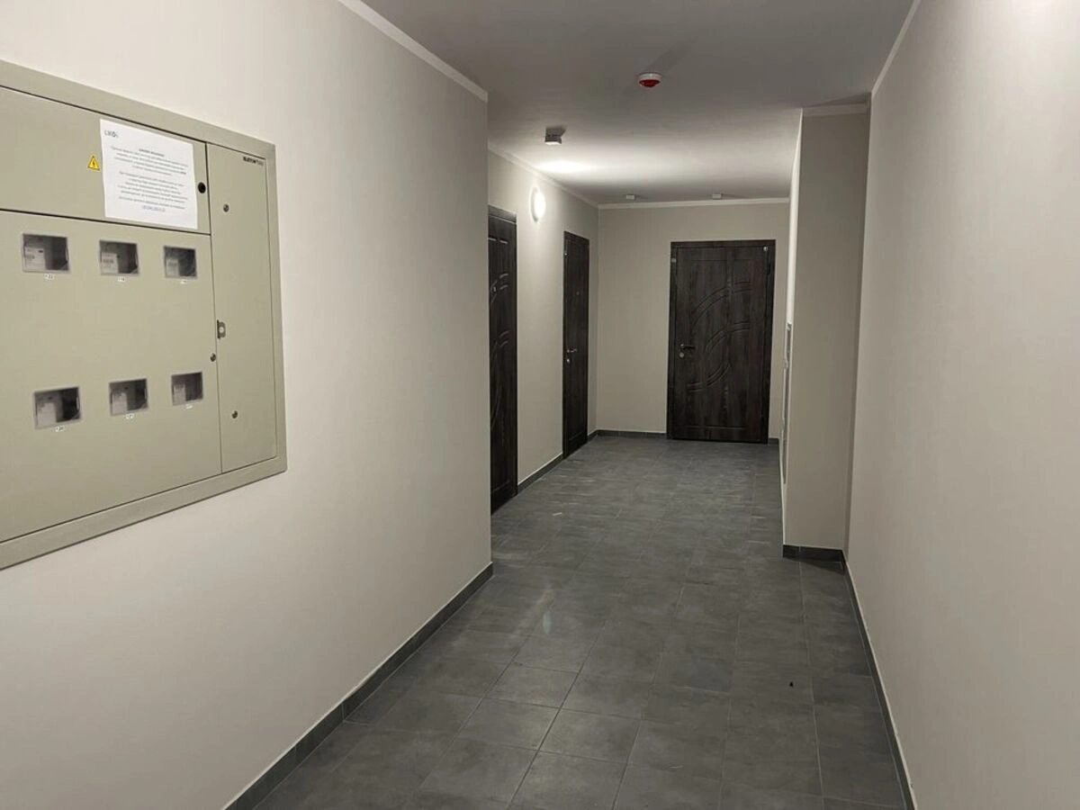 Продаж квартири 1 кімната, 50 m², 3 пов./23 поверхи. 32, Михайла Максимовича вул. (Онуфрія Трутенка), Київ. 