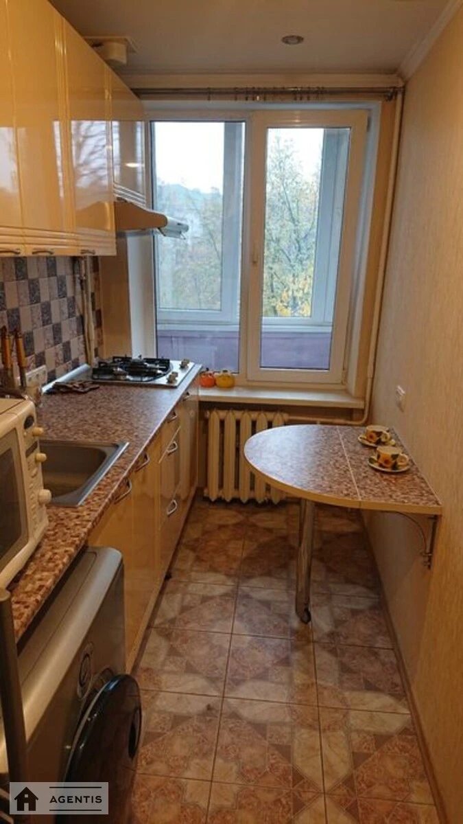 Здам квартиру 1 кімната, 29 m², 4 пов./9 поверхів. 2, Зоологічна 2, Київ. 