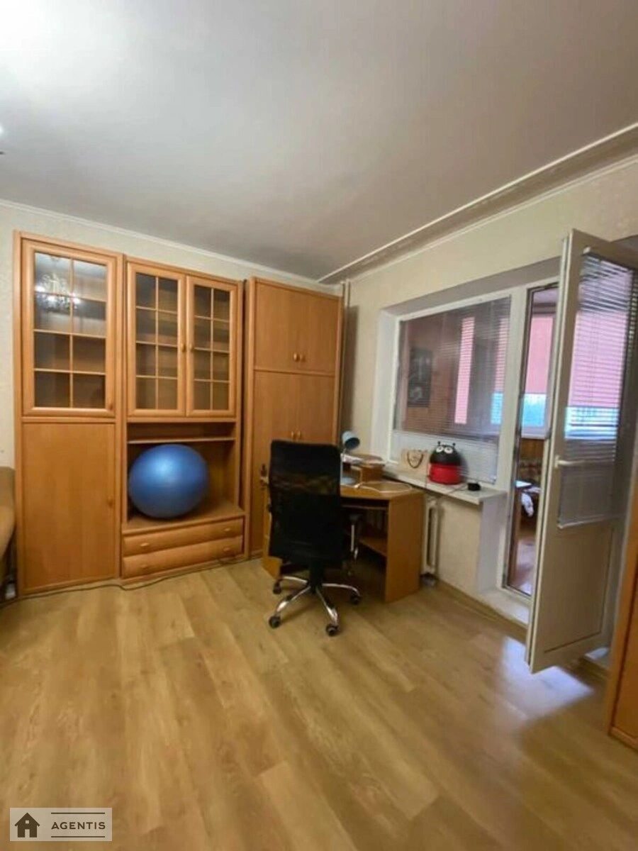 Apartment for rent 3 rooms, 93 m², 9th fl./9 floors. Geroyiv Dnipra, Kyiv. 