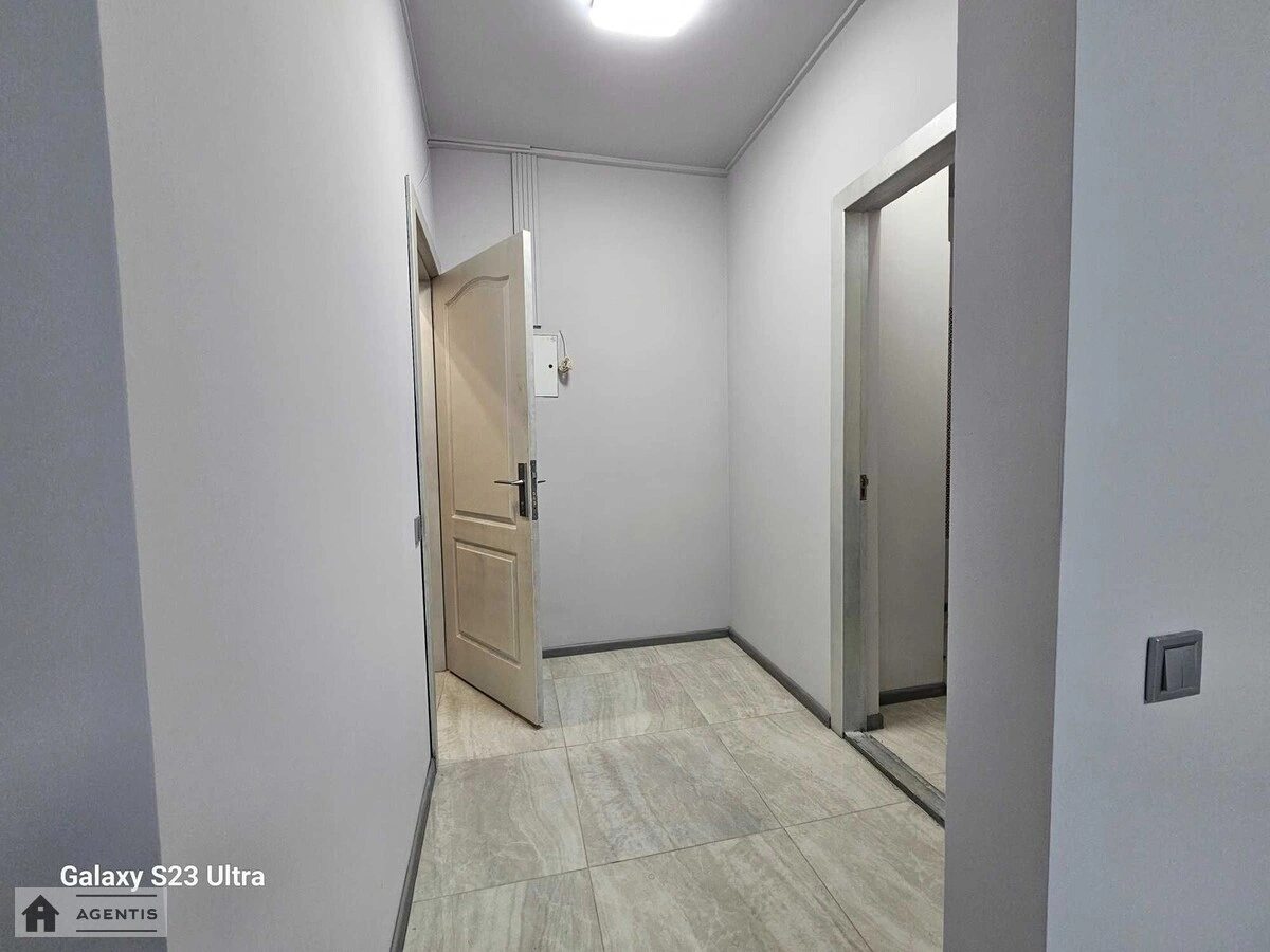 Сдам квартиру 1 комната, 33 m², 15 эт./23 этажа. Дарницкий район, Киев. 