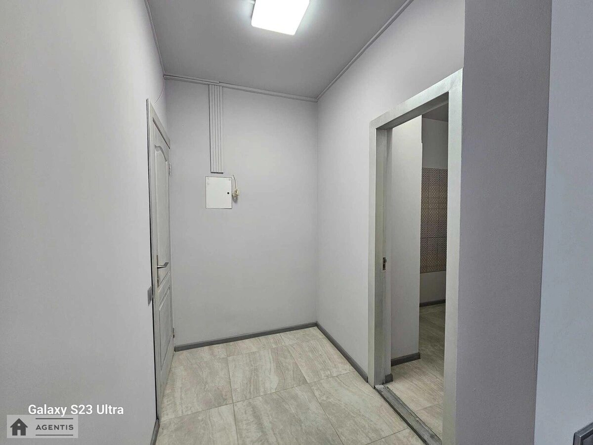 Сдам квартиру 1 комната, 33 m², 15 эт./23 этажа. Дарницкий район, Киев. 