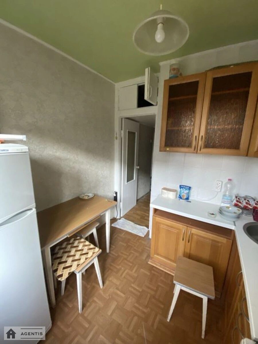 Здам квартиру 2 кімнати, 45 m², 2 пов./5 поверхів. Солом’янський район, Київ. 